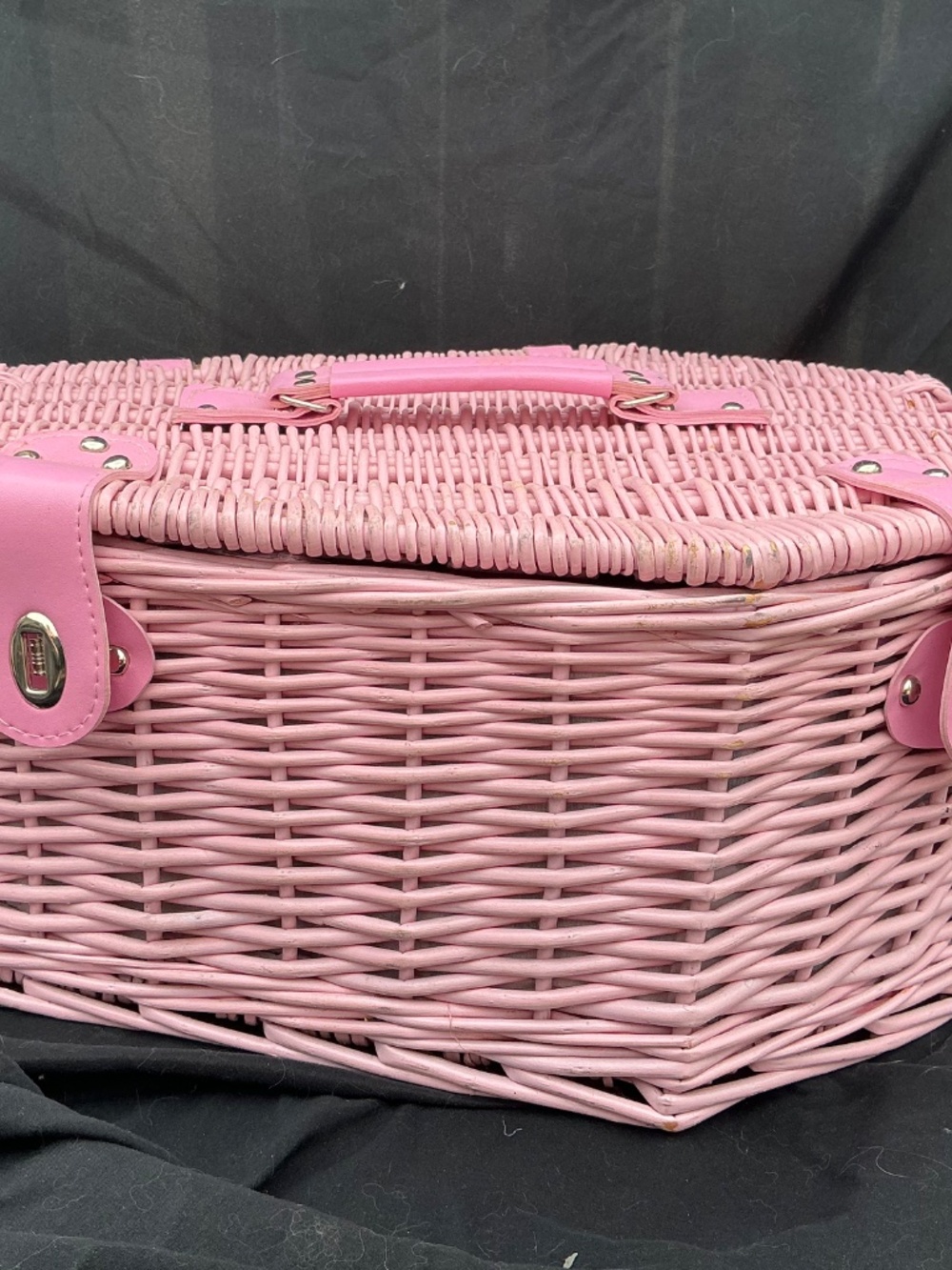 Dolls Kill picnic basket - Picture 2 of 3